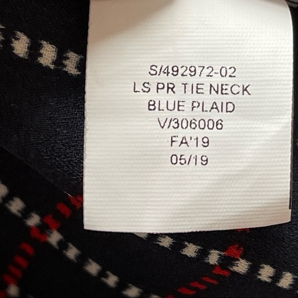 Banana Republic Women’s Long Sleeve Tie Neck Blue Plaid Blouse size MP - Picture 6 of 8